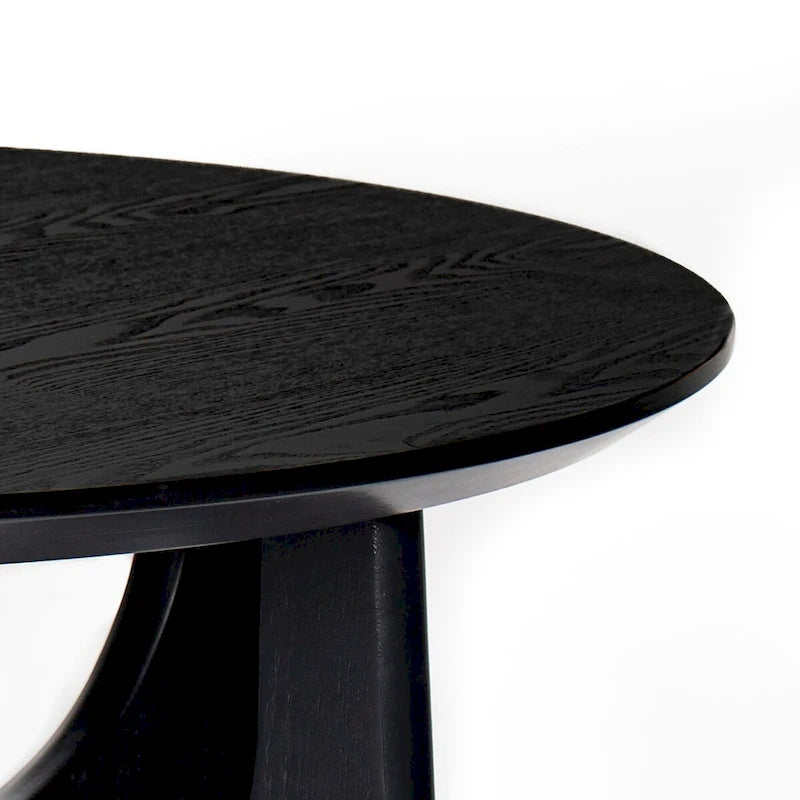Table basse ronde en bois contemporaine et élégante avec pieds croisés attrayants